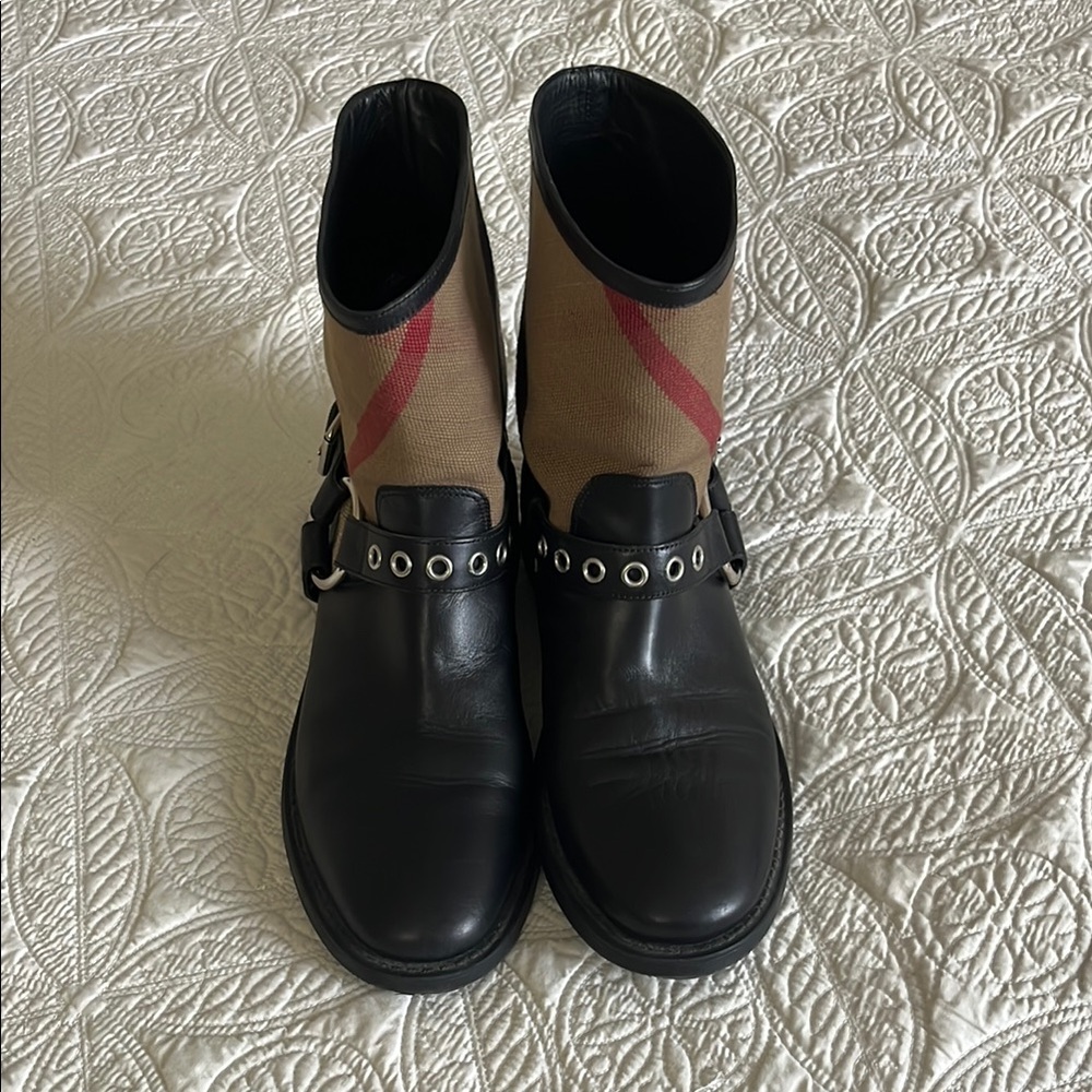 Burberry Queenstead Nova Check Leather Ankle Boots - Picture 2 of 4